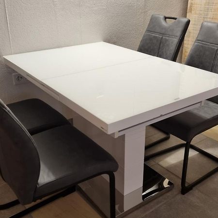 Modern Eingerichtete 3-Zi-Ferienwohnung Zu Vermieten Loffingen Bagian luar foto