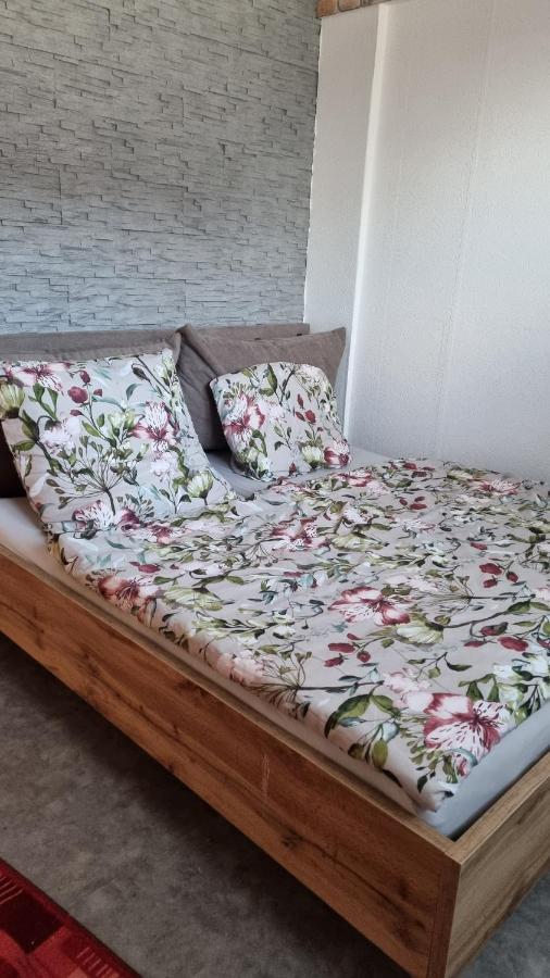 Modern Eingerichtete 3-Zi-Ferienwohnung Zu Vermieten Loffingen Bagian luar foto