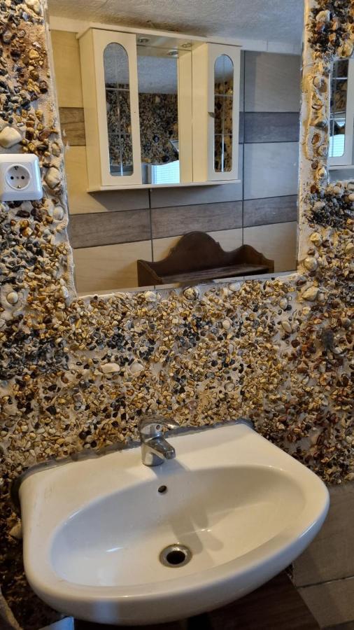 Modern Eingerichtete 3-Zi-Ferienwohnung Zu Vermieten Loffingen Bagian luar foto