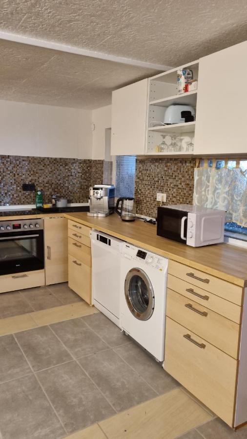 Modern Eingerichtete 3-Zi-Ferienwohnung Zu Vermieten Loffingen Bagian luar foto