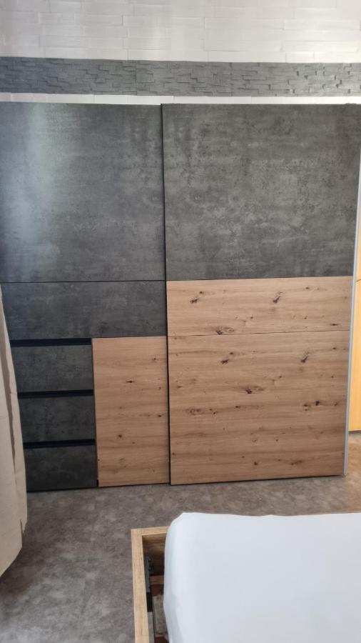 Modern Eingerichtete 3-Zi-Ferienwohnung Zu Vermieten Loffingen Bagian luar foto