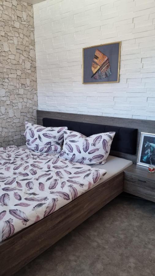 Modern Eingerichtete 3-Zi-Ferienwohnung Zu Vermieten Loffingen Bagian luar foto