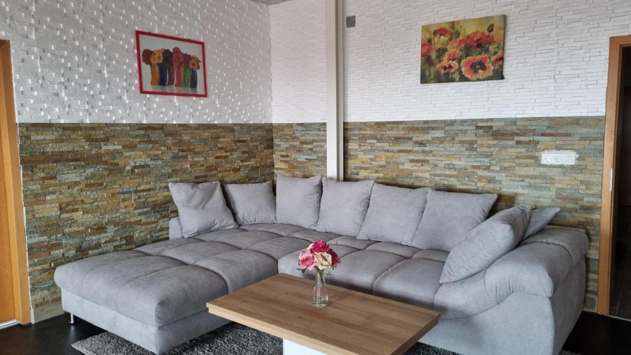 Modern Eingerichtete 3-Zi-Ferienwohnung Zu Vermieten Loffingen Bagian luar foto
